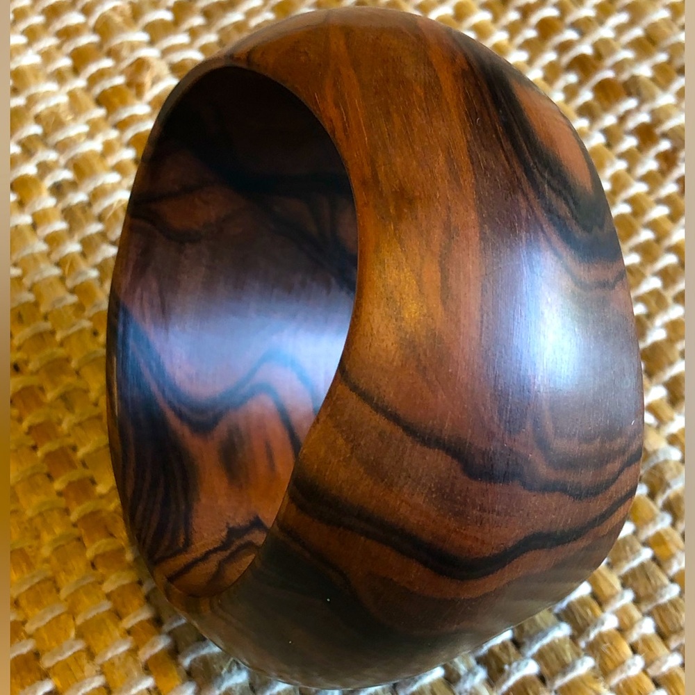 GORGEOUS CHUNKY WOOD BANGLE likely hand made & 1 of a kind! Irregular size/shape - Picture 2 of 4